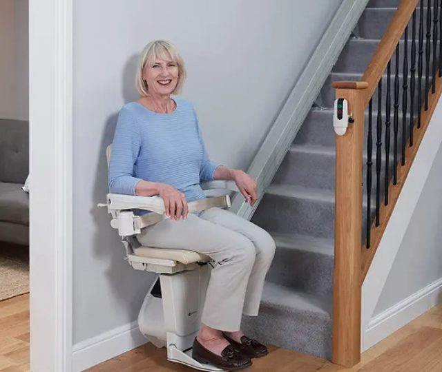 1100-straight-stairlift-woman-in-use.jpg